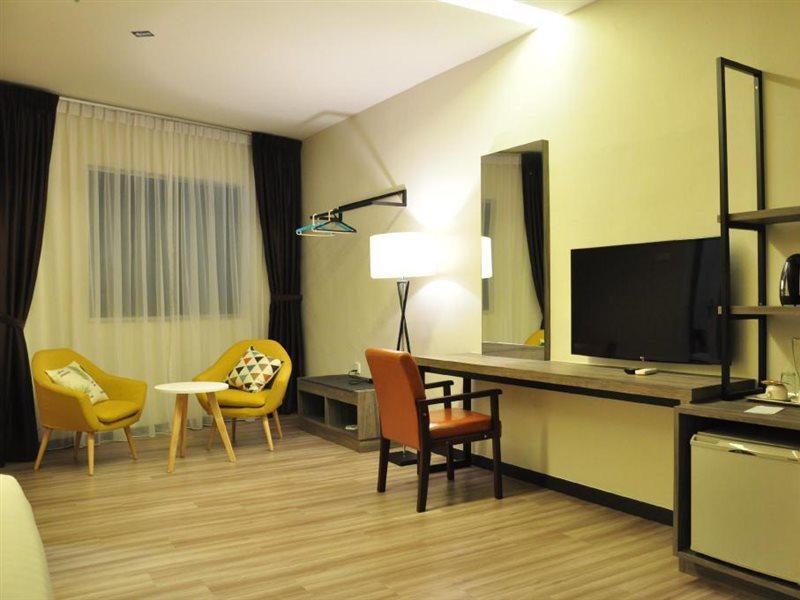 Frazel Inn Hotel Parit Buntar Esterno foto