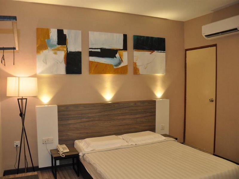 Frazel Inn Hotel Parit Buntar Esterno foto