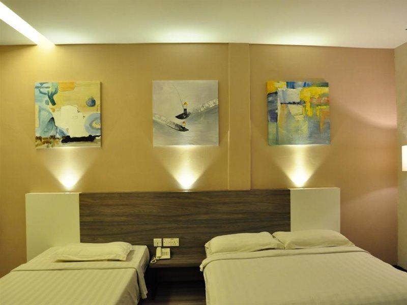 Frazel Inn Hotel Parit Buntar Esterno foto