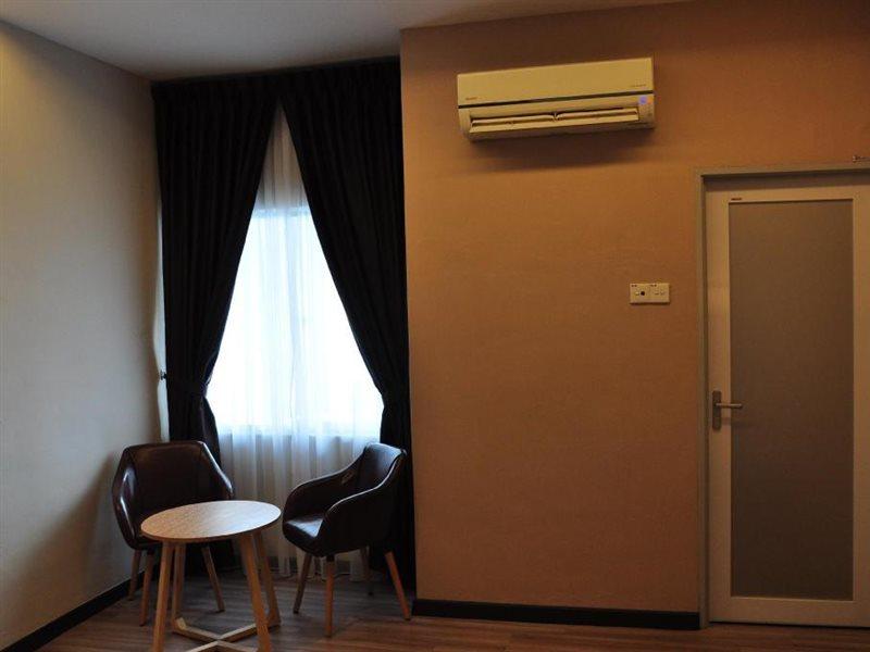 Frazel Inn Hotel Parit Buntar Esterno foto