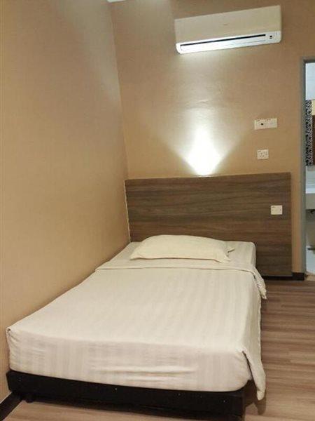 Frazel Inn Hotel Parit Buntar Esterno foto
