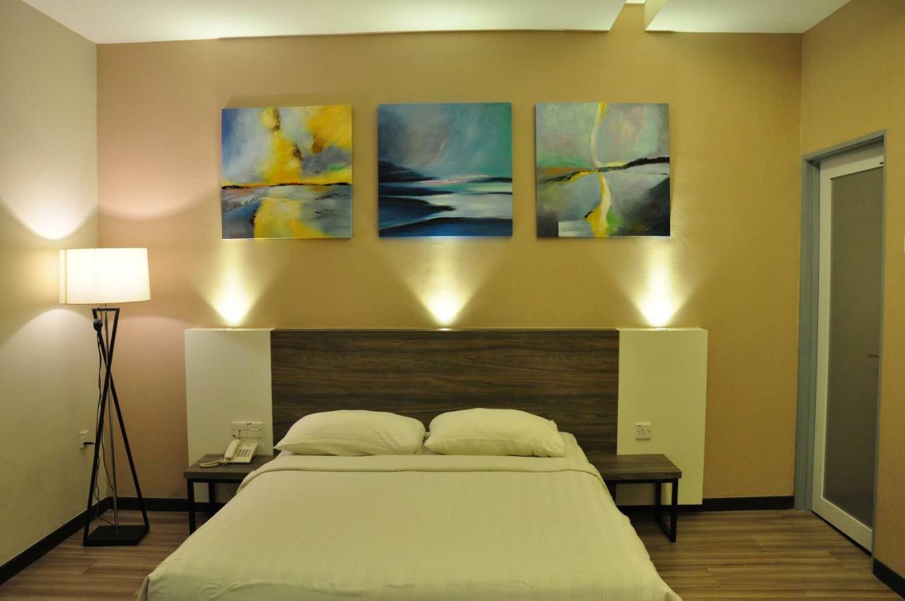 Frazel Inn Hotel Parit Buntar Esterno foto