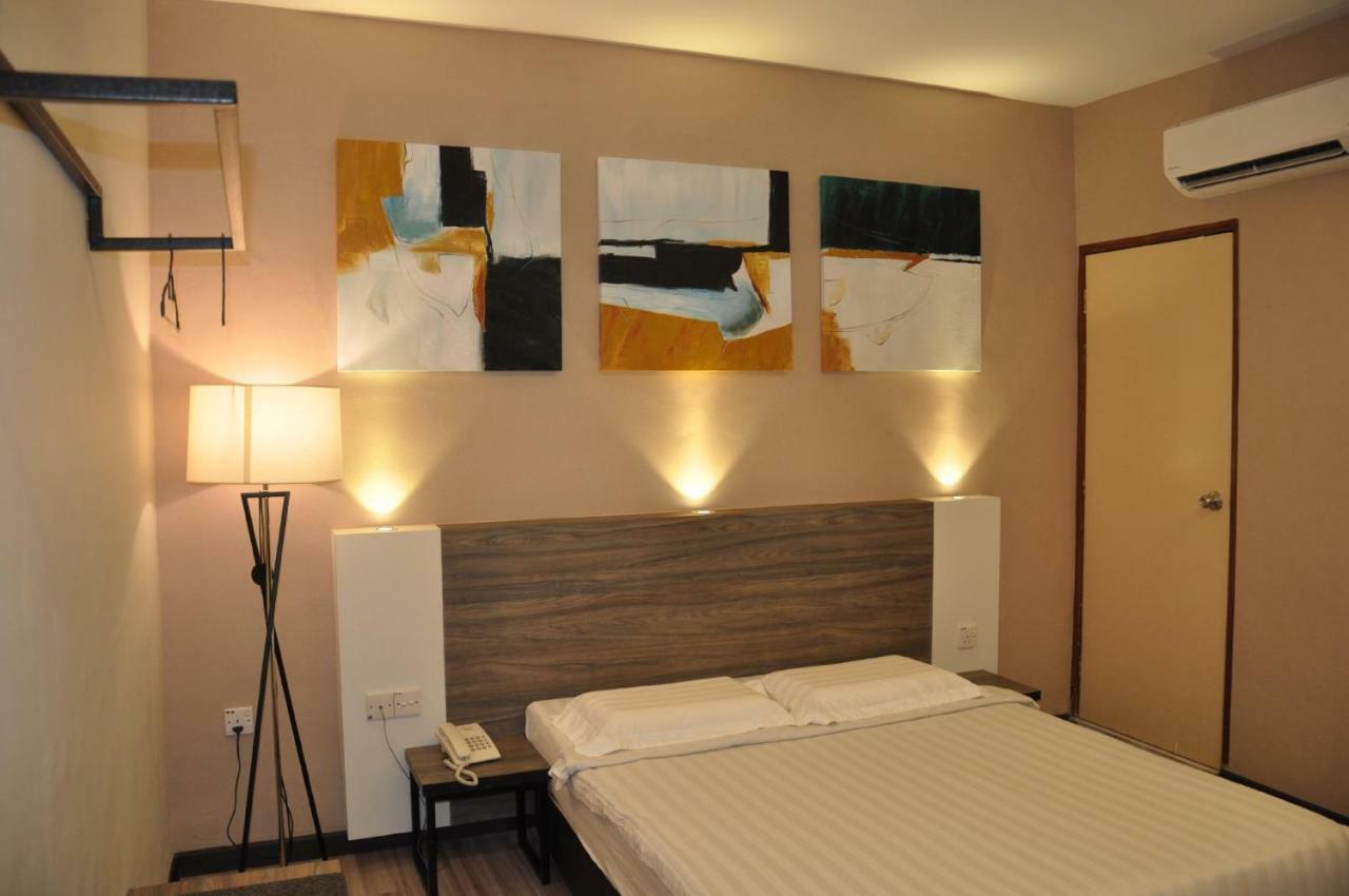 Frazel Inn Hotel Parit Buntar Esterno foto