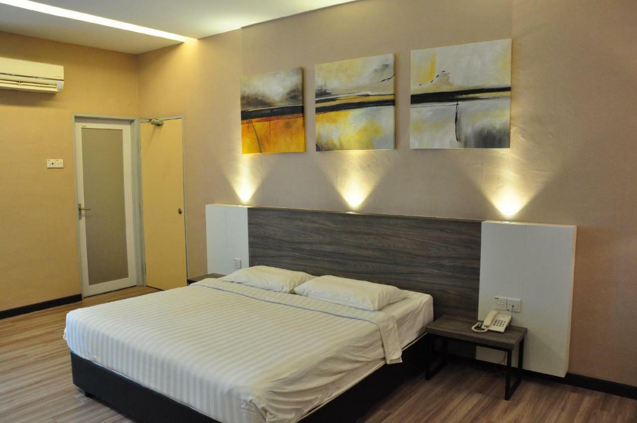 Frazel Inn Hotel Parit Buntar Esterno foto