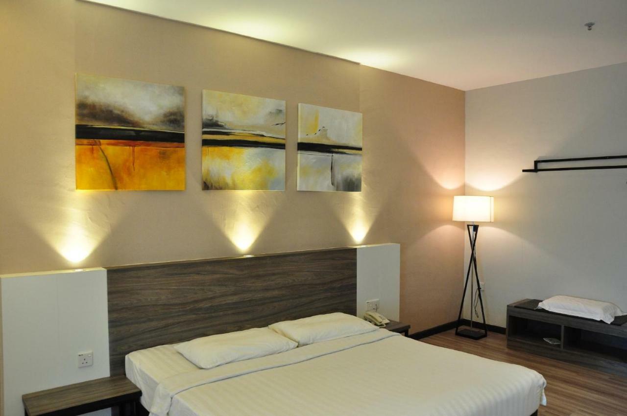 Frazel Inn Hotel Parit Buntar Esterno foto