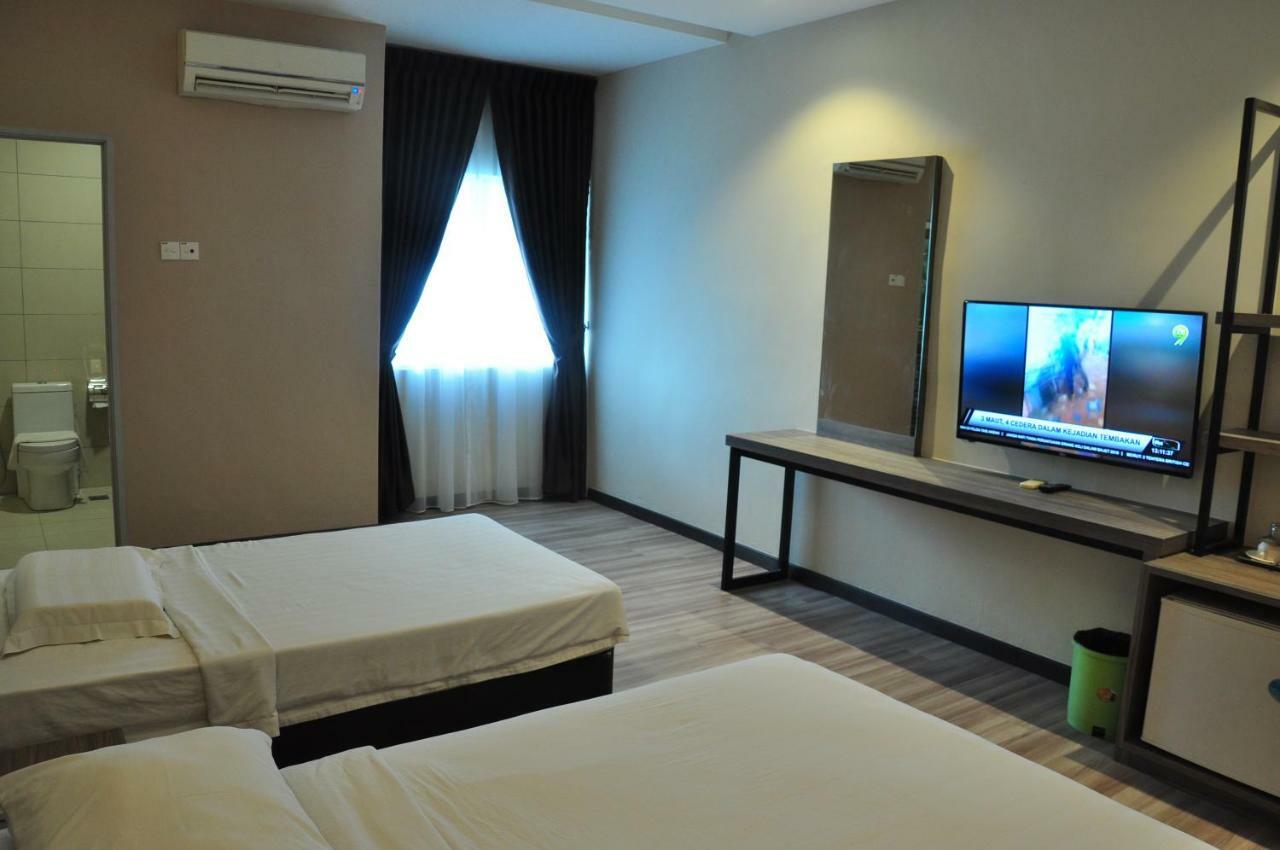 Frazel Inn Hotel Parit Buntar Esterno foto