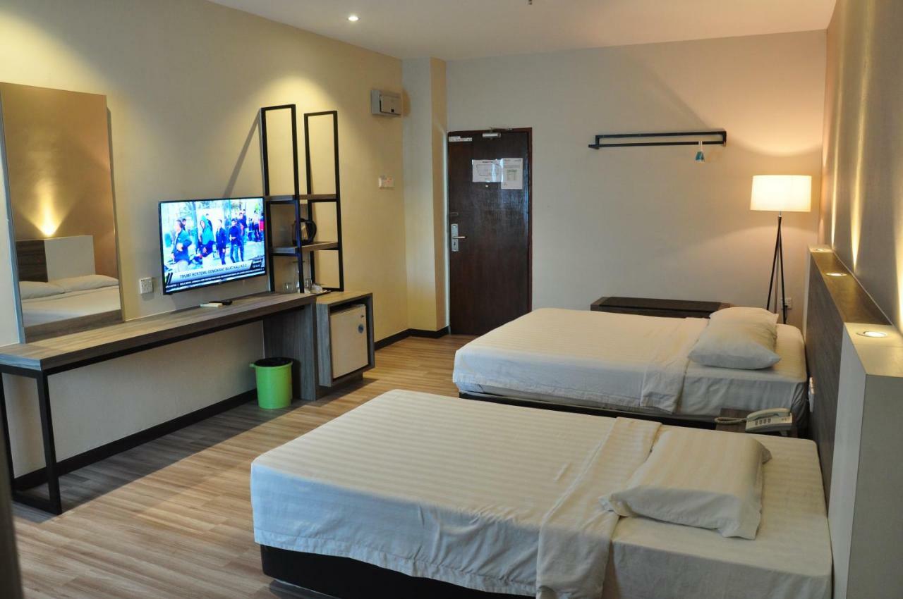 Frazel Inn Hotel Parit Buntar Esterno foto