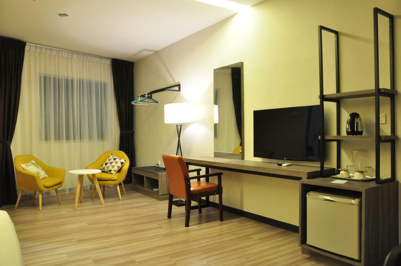 Frazel Inn Hotel Parit Buntar Esterno foto