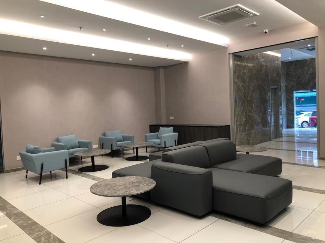 Frazel Inn Hotel Parit Buntar Esterno foto