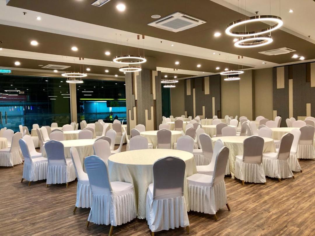 Frazel Inn Hotel Parit Buntar Esterno foto
